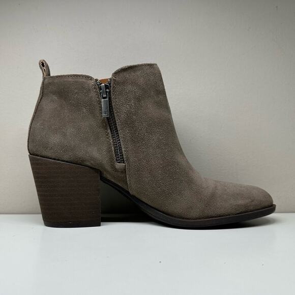 NWOB | Lucky Brand | Basel Suede Flat Bootie | Light Brown | Size 8.5 - Picture 3 of 16